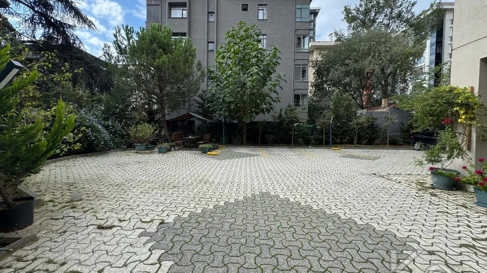  Laci̇vertcadde Çi̇ftehavuzlar Bağdat'a 2.bi̇na 95 M² Net