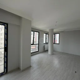 Lacivertcadde Bostancıda Sıfır 3+1 Ebeveyn Banyolu 100 M² Net 3+2