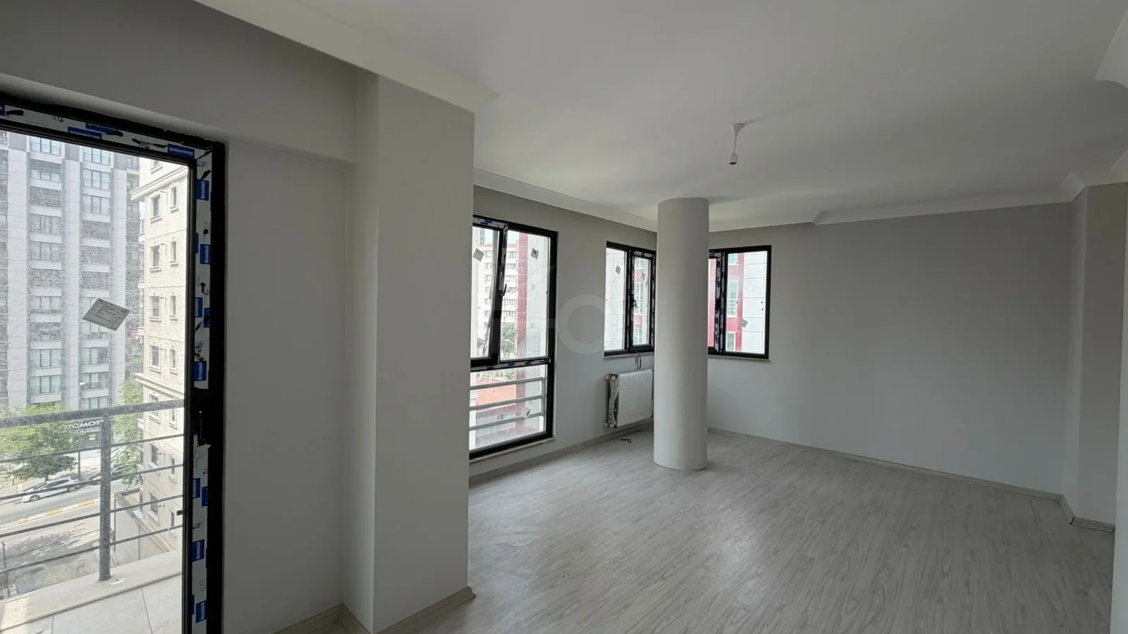 Lacivertcadde Bostancıda Sıfır 3+1 Ebeveyn Banyolu 100 M² Net 3+2