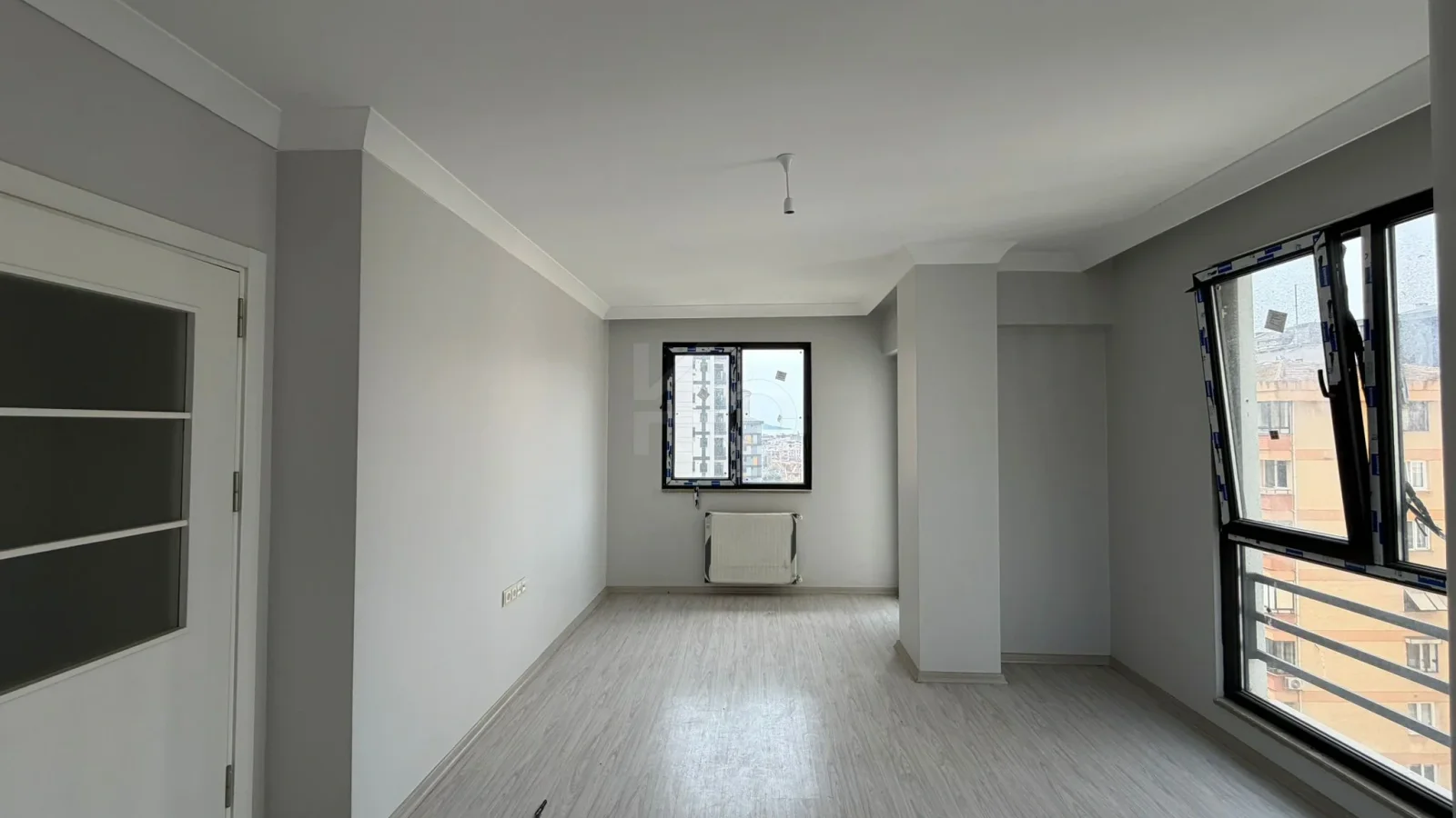 Lacivertcadde Bostancıda Sıfır 3+1 Ebeveyn Banyolu 100 M² Net 3+2