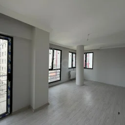 Lacivertcadde Bostancıda Sıfır 3+1 Ebeveyn Banyolu 100 M² Net 3+2