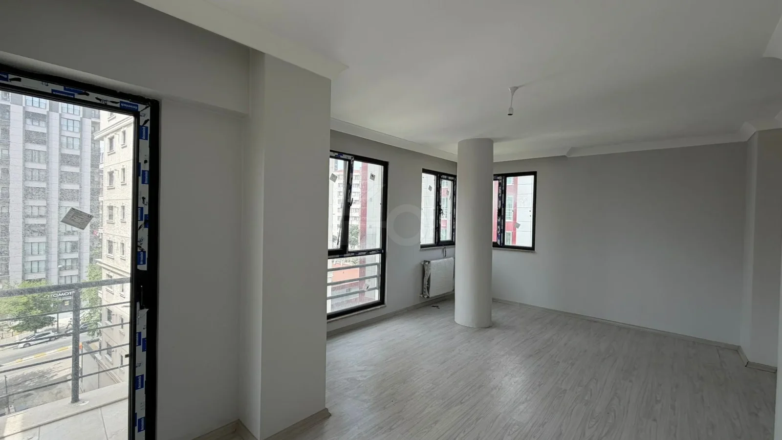 Lacivertcadde Bostancıda Sıfır 3+1 Ebeveyn Banyolu 100 M² Net 3+2