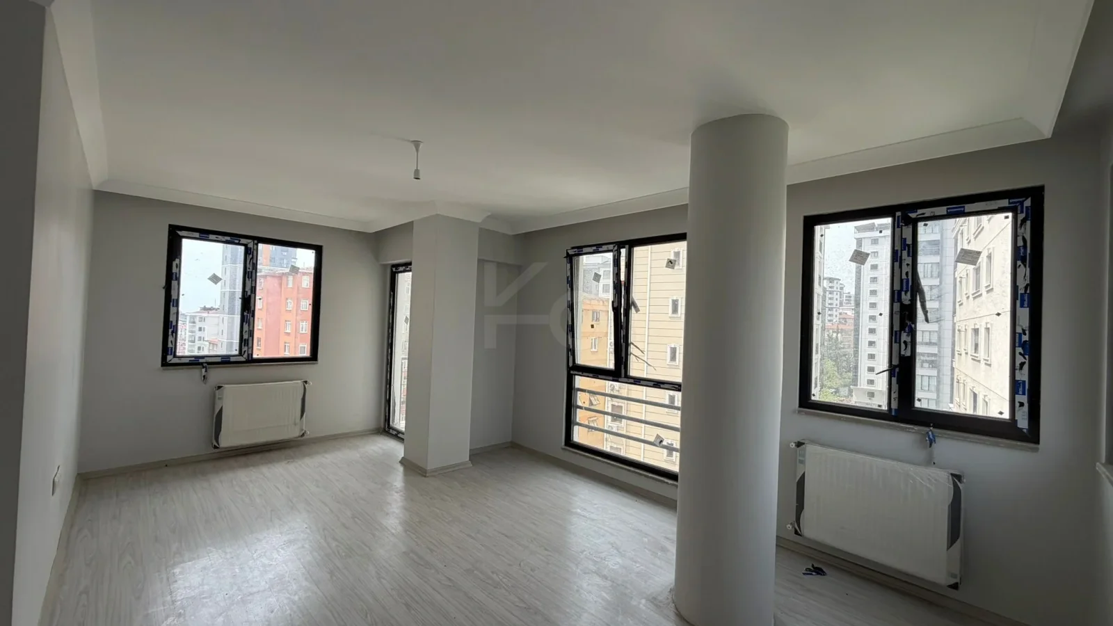 Lacivertcadde Bostancıda Sıfır 3+1 Ebeveyn Banyolu 100 M² Net 3+2