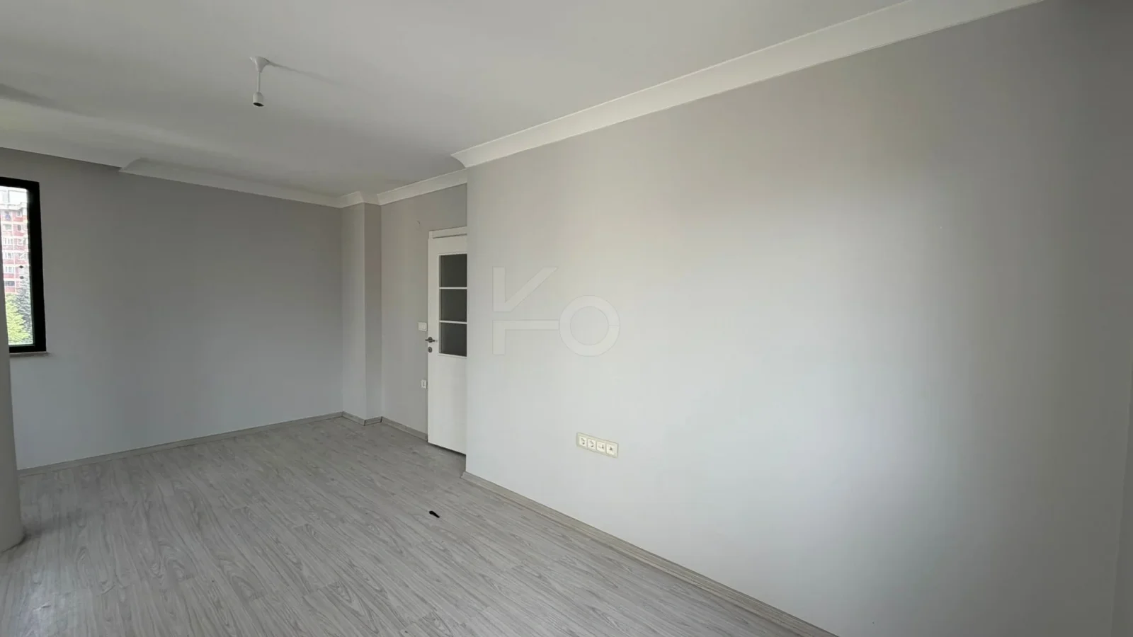Lacivertcadde Bostancıda Sıfır 3+1 Ebeveyn Banyolu 100 M² Net 3+2