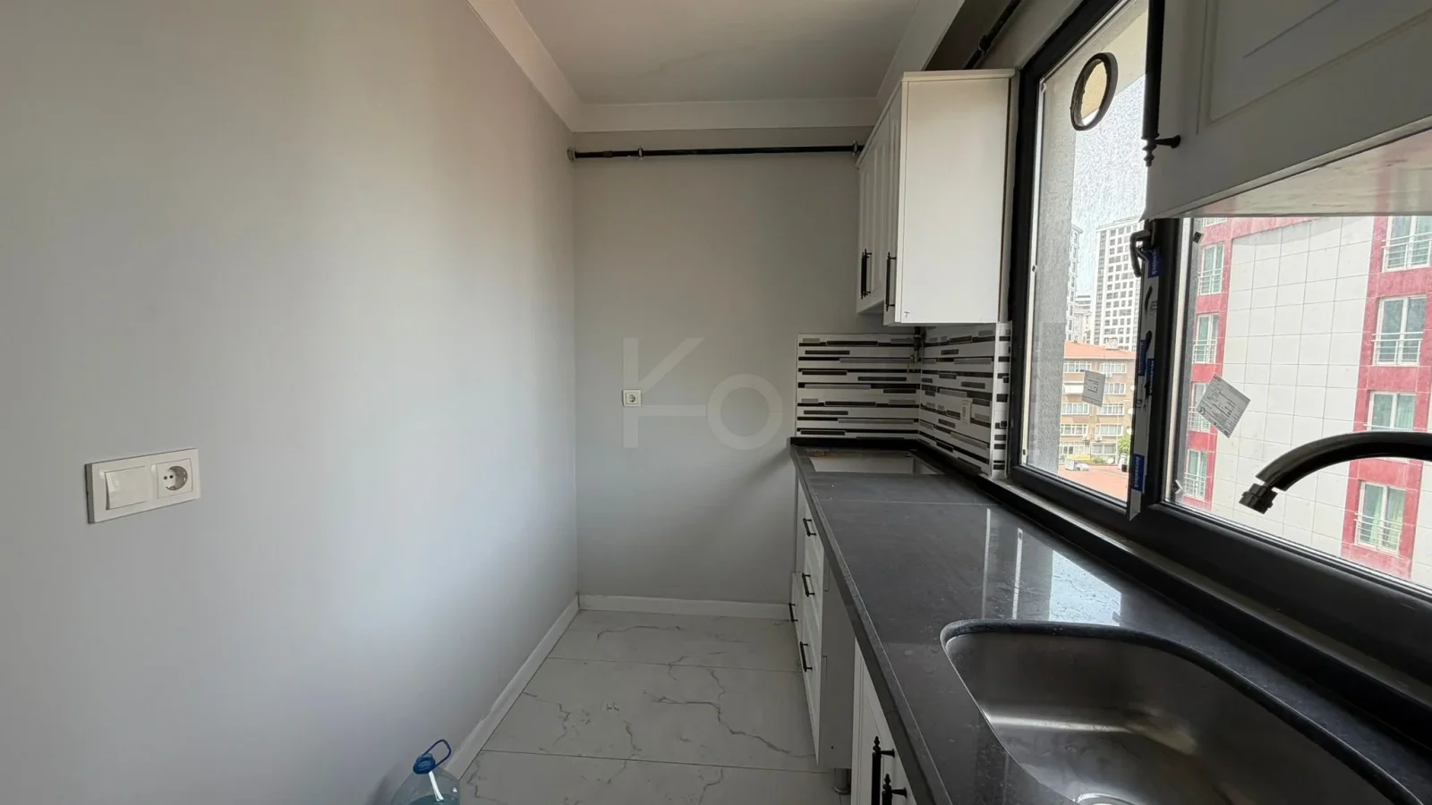 Lacivertcadde Bostancıda Sıfır 3+1 Ebeveyn Banyolu 100 M² Net 3+2
