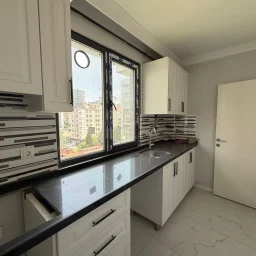Lacivertcadde Bostancıda Sıfır 3+1 Ebeveyn Banyolu 100 M² Net 3+2