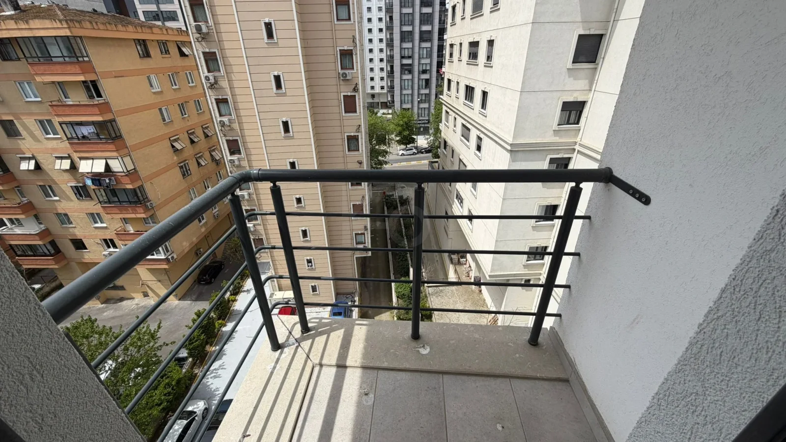 Lacivertcadde Bostancıda Sıfır 3+1 Ebeveyn Banyolu 100 M² Net 3+2