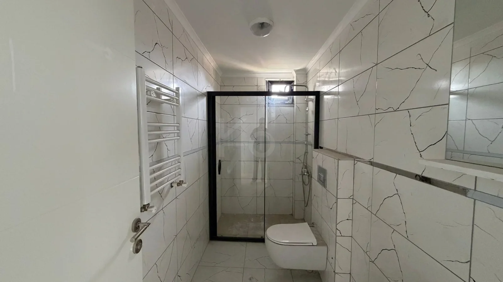 Lacivertcadde Bostancıda Sıfır 3+1 Ebeveyn Banyolu 100 M² Net 3+2