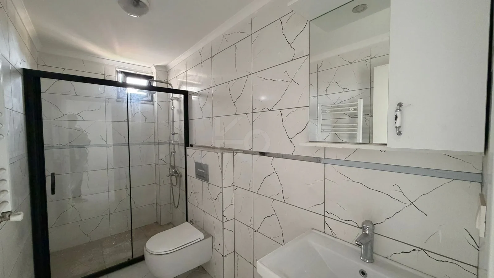 Lacivertcadde Bostancıda Sıfır 3+1 Ebeveyn Banyolu 100 M² Net 3+2