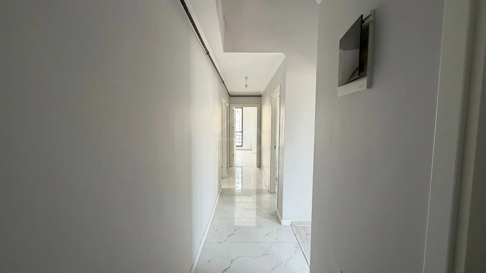 Lacivertcadde Bostancıda Sıfır 3+1 Ebeveyn Banyolu 100 M² Net 3+2