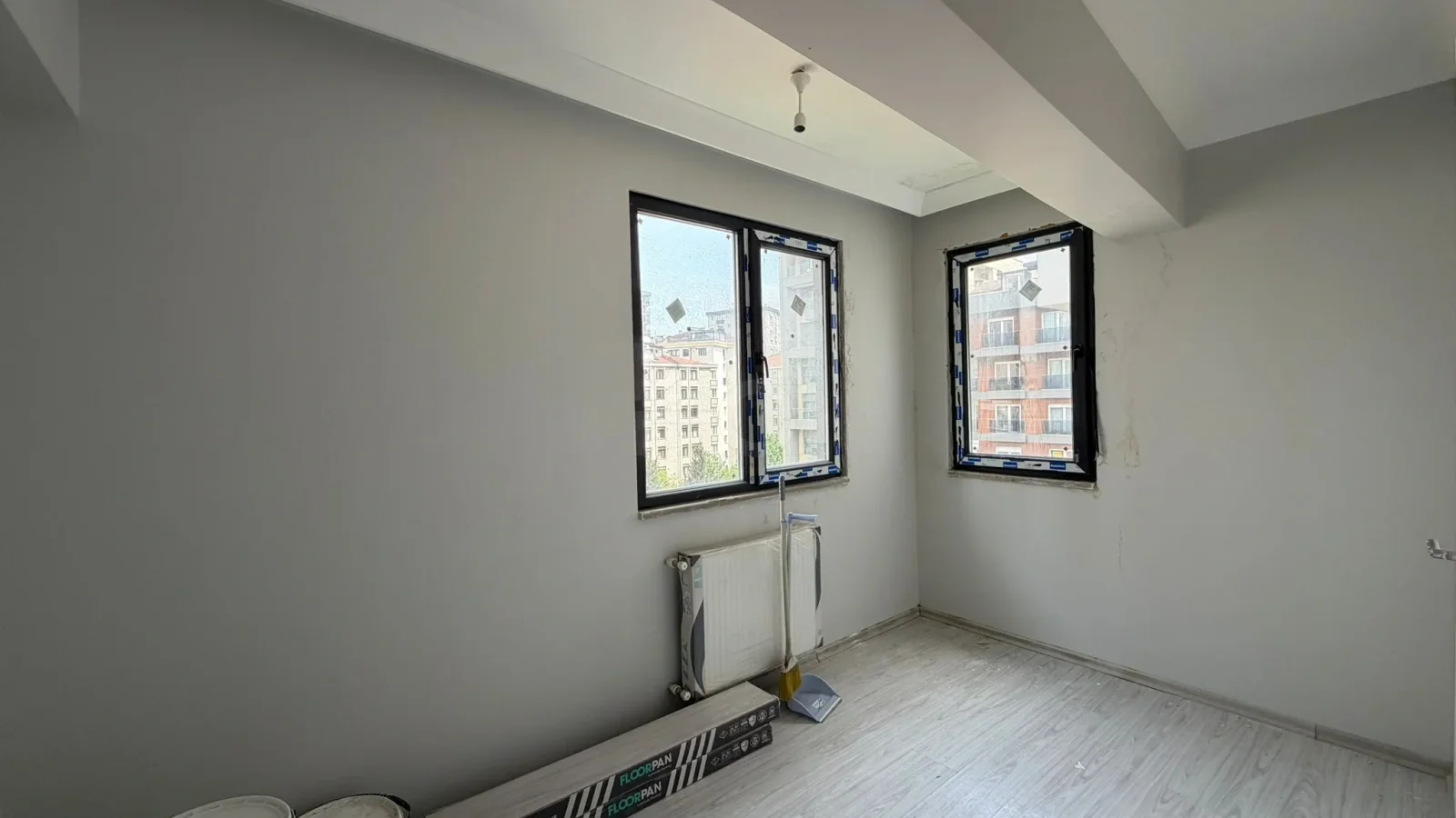 Lacivertcadde Bostancıda Sıfır 3+1 Ebeveyn Banyolu 100 M² Net 3+2