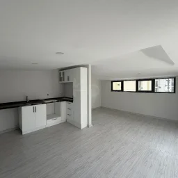 Lacivertcadde Bostancıda Sıfır 3+1 Ebeveyn Banyolu 100 M² Net 3+2