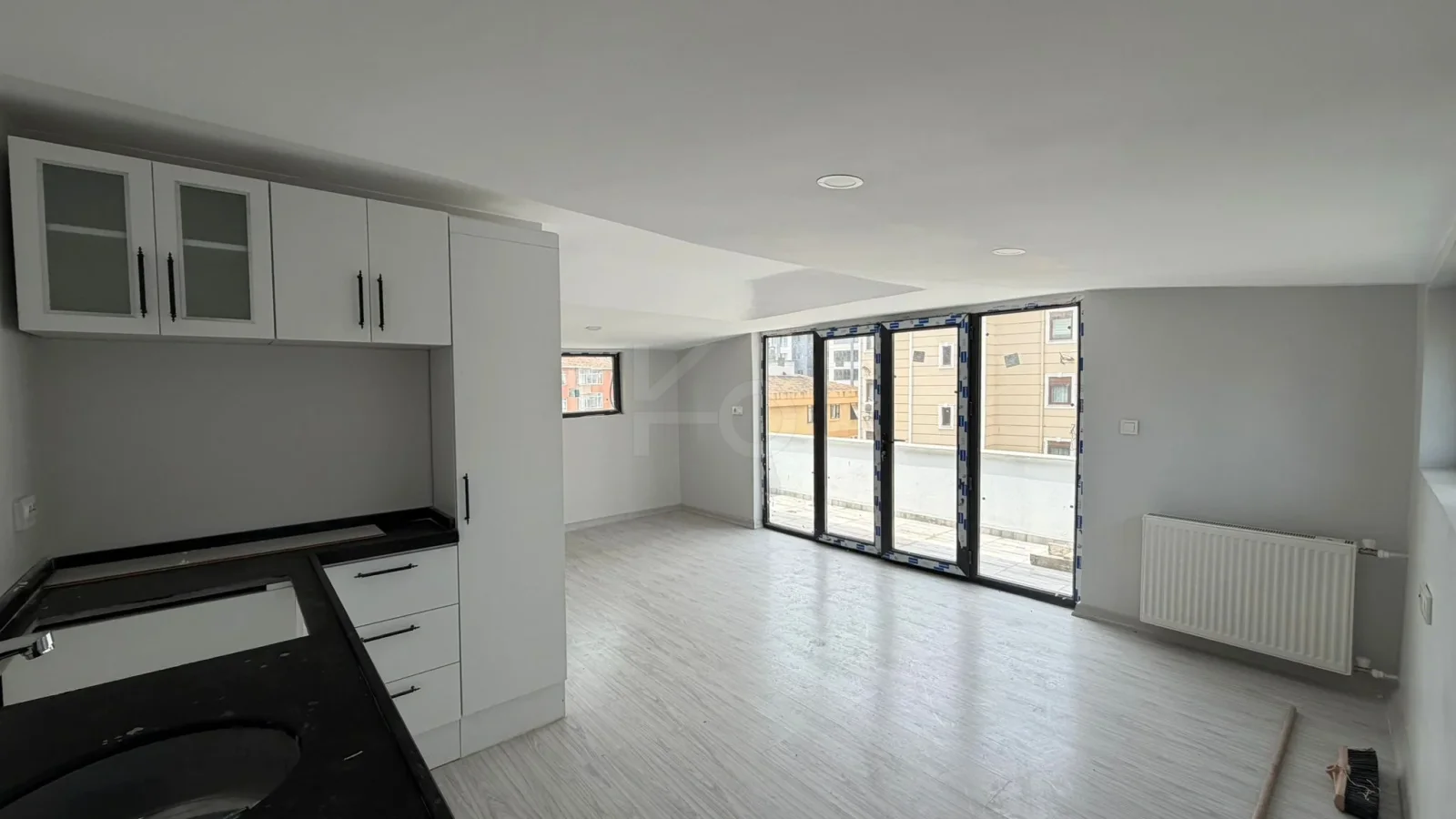 Lacivertcadde Bostancıda Sıfır 3+1 Ebeveyn Banyolu 100 M² Net 3+2