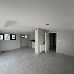 Lacivertcadde Bostancıda Sıfır 3+1 Ebeveyn Banyolu 100 M² Net 3+2
