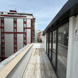Lacivertcadde Bostancıda Sıfır 3+1 Ebeveyn Banyolu 100 M² Net 3+2