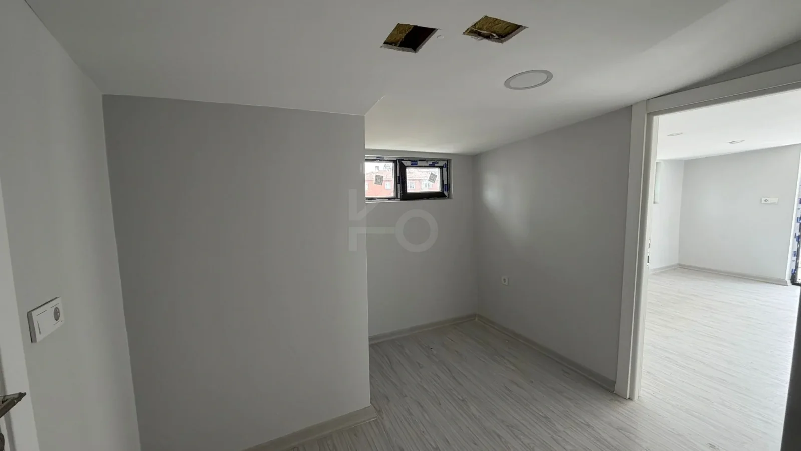 Lacivertcadde Bostancıda Sıfır 3+1 Ebeveyn Banyolu 100 M² Net 3+2