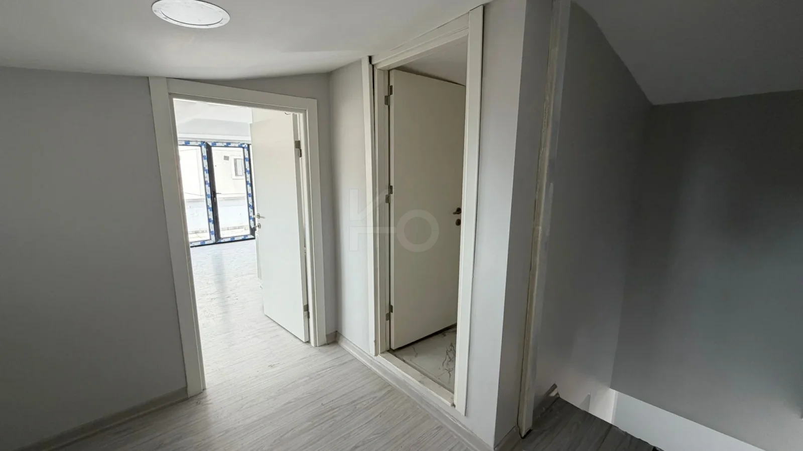 Lacivertcadde Bostancıda Sıfır 3+1 Ebeveyn Banyolu 100 M² Net 3+2