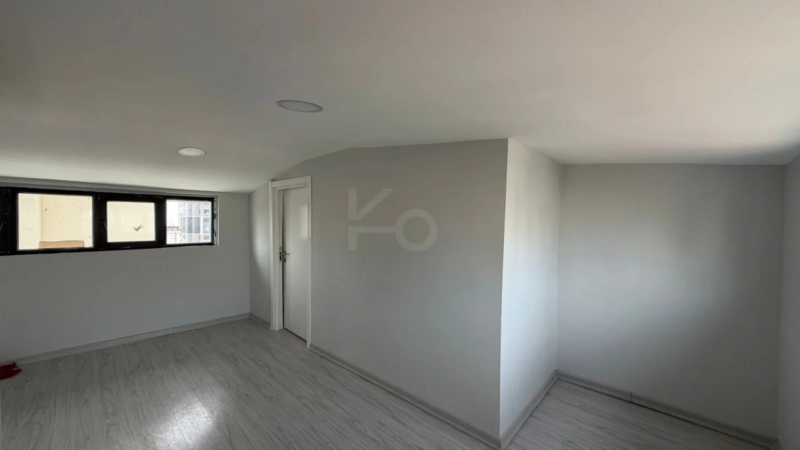 Lacivertcadde Bostancıda Sıfır 3+1 Ebeveyn Banyolu 100 M² Net 3+2