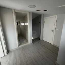 Lacivertcadde Bostancıda Sıfır 3+1 Ebeveyn Banyolu 100 M² Net 3+2