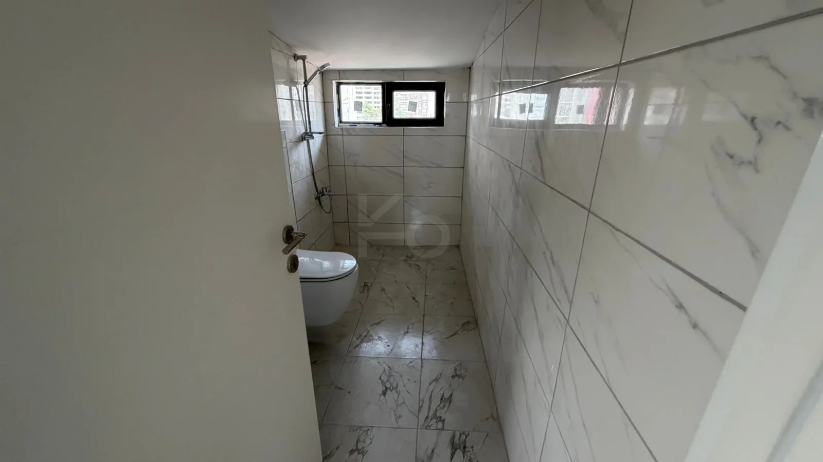 Lacivertcadde Bostancıda Sıfır 3+1 Ebeveyn Banyolu 100 M² Net 3+2