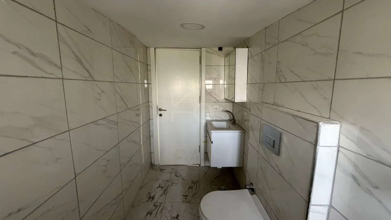 Lacivertcadde Bostancıda Sıfır 3+1 Ebeveyn Banyolu 100 M² Net 3+2