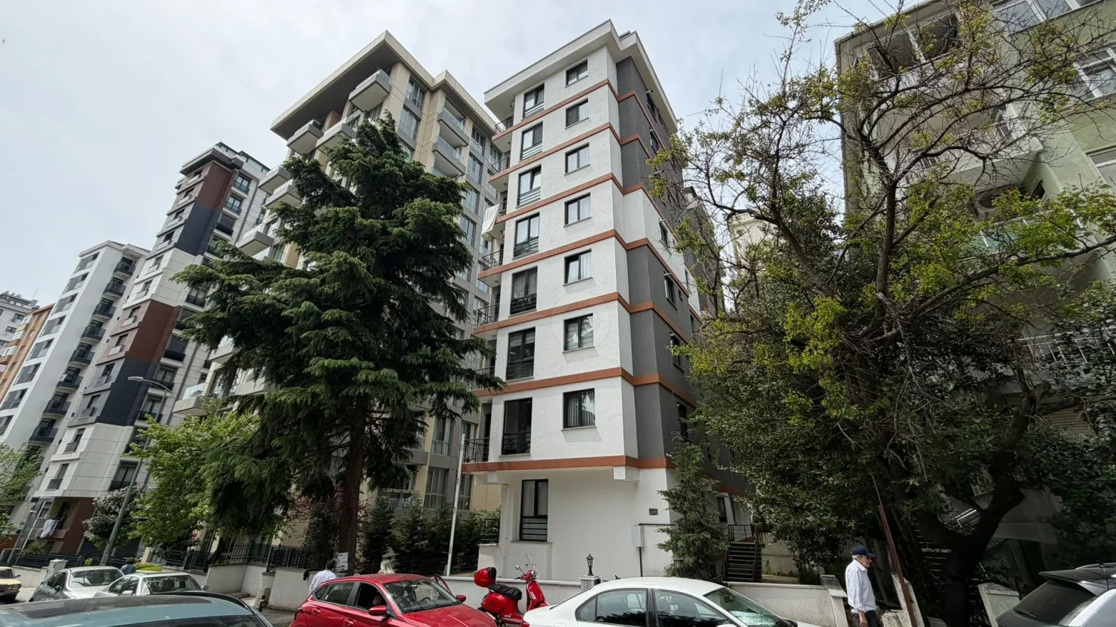 Lacivertcadde Bostancıda Sıfır 3+1 Ebeveyn Banyolu 100 M² Net 3+2