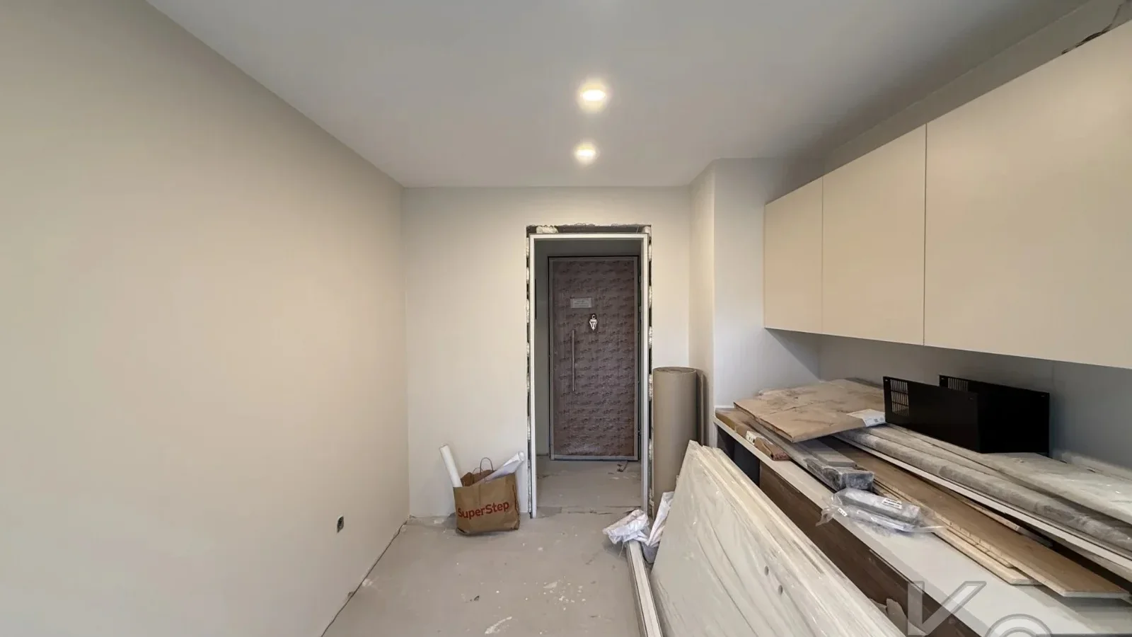 Laci̇vertcadde Feneryolu Ebeveynli̇ Balkonlu 2026 Sifir 93m² 3+1