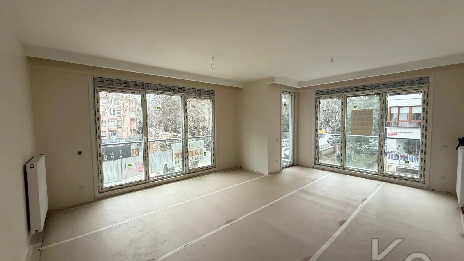 Laci̇vertcadde Feneryolu Ebeveynli̇ Balkonlu 2026 Sifir 93m² 3+1