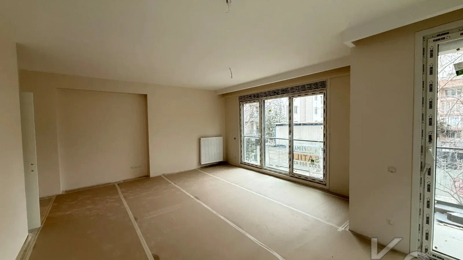 Laci̇vertcadde Feneryolu Ebeveynli̇ Balkonlu 2026 Sifir 93m² 3+1