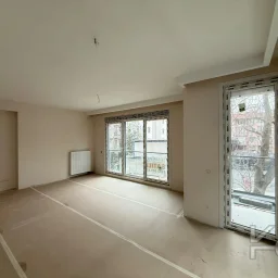 Laci̇vertcadde Feneryolu Ebeveynli̇ Balkonlu 2026 Sifir 93m² 3+1