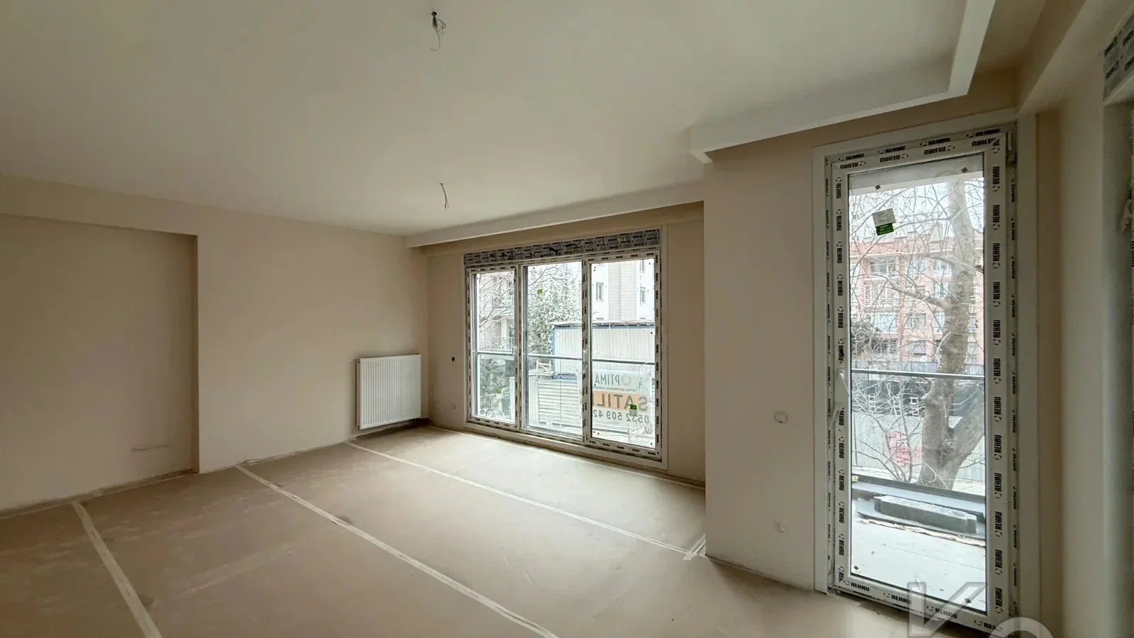 Laci̇vertcadde Feneryolu Ebeveynli̇ Balkonlu 2026 Sifir 93m² 3+1