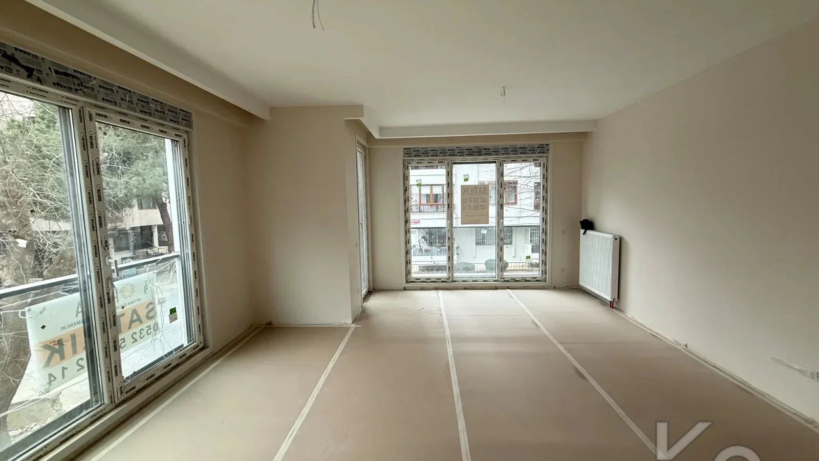Laci̇vertcadde Feneryolu Ebeveynli̇ Balkonlu 2026 Sifir 93m² 3+1