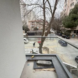 Laci̇vertcadde Feneryolu Ebeveynli̇ Balkonlu 2026 Sifir 93m² 3+1