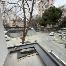 Laci̇vertcadde Feneryolu Ebeveynli̇ Balkonlu 2026 Sifir 93m² 3+1