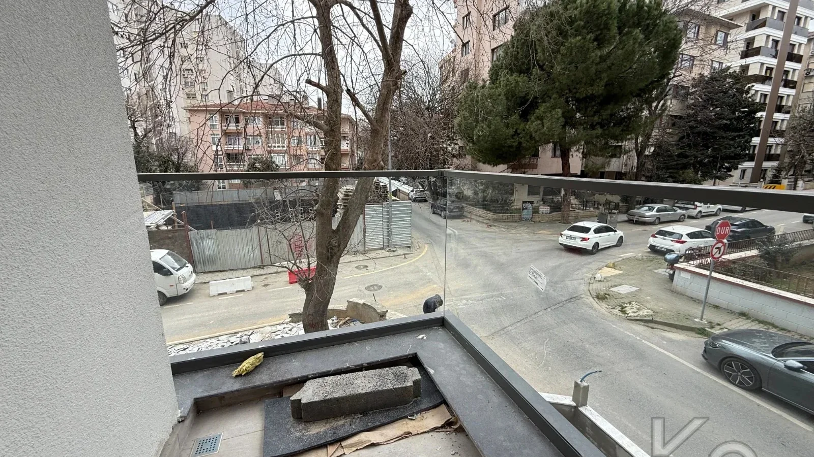 Laci̇vertcadde Feneryolu Ebeveynli̇ Balkonlu 2026 Sifir 93m² 3+1