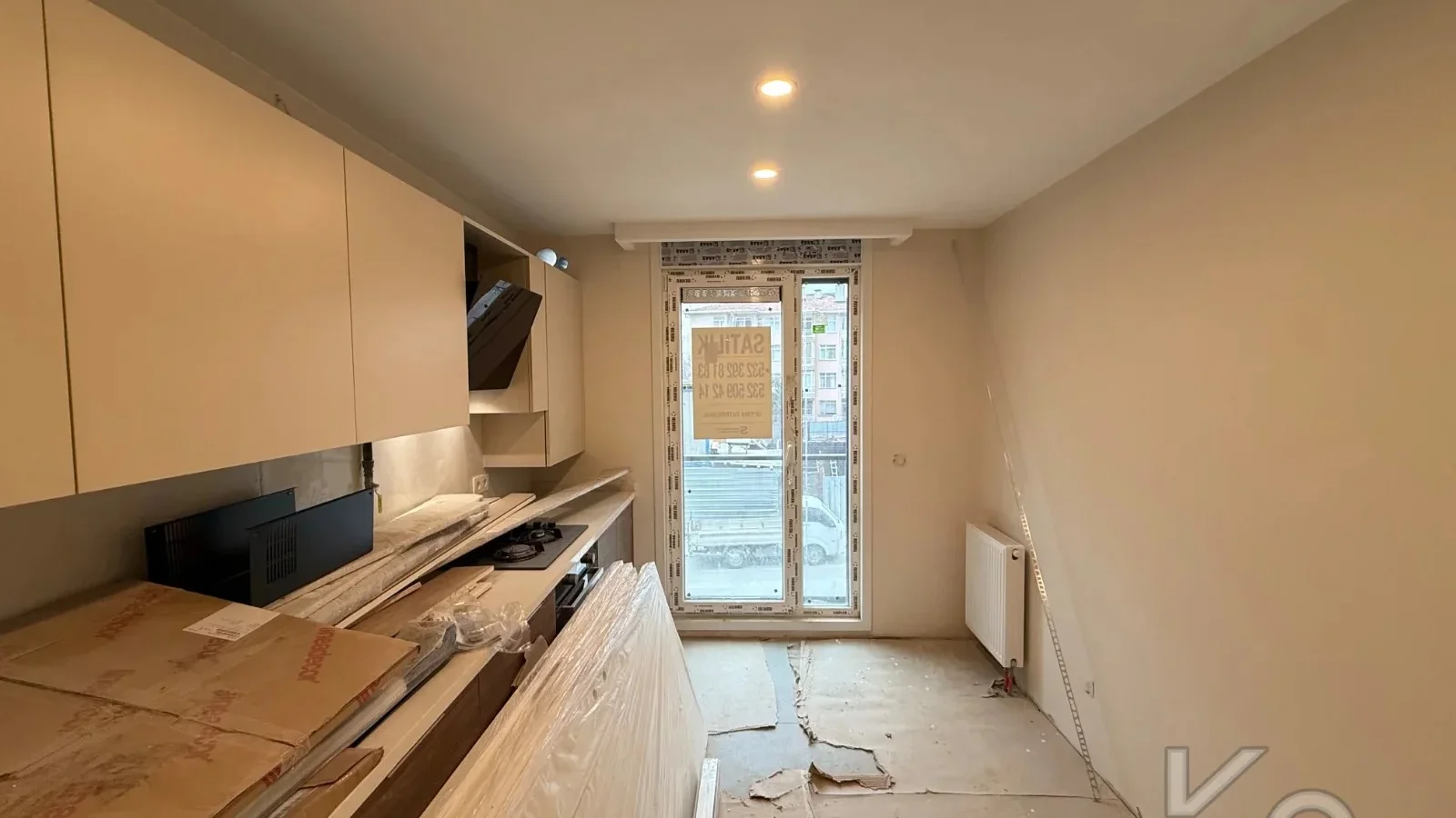 Laci̇vertcadde Feneryolu Ebeveynli̇ Balkonlu 2026 Sifir 93m² 3+1