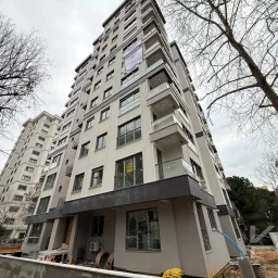 Laci̇vertcadde Feneryolu Ebeveynli̇ Balkonlu 2026 Sifir 93m² 3+1