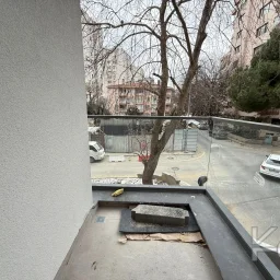 Laci̇vertcadde Feneryolu Ebeveynli̇ Balkonlu 2026 Sifir 93m² 3+1