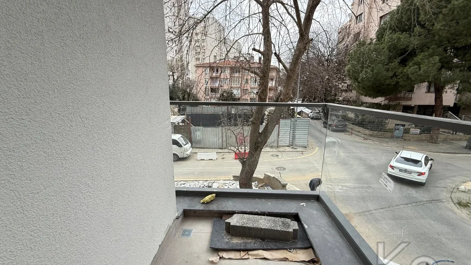 Laci̇vertcadde Feneryolu Ebeveynli̇ Balkonlu 2026 Sifir 93m² 3+1