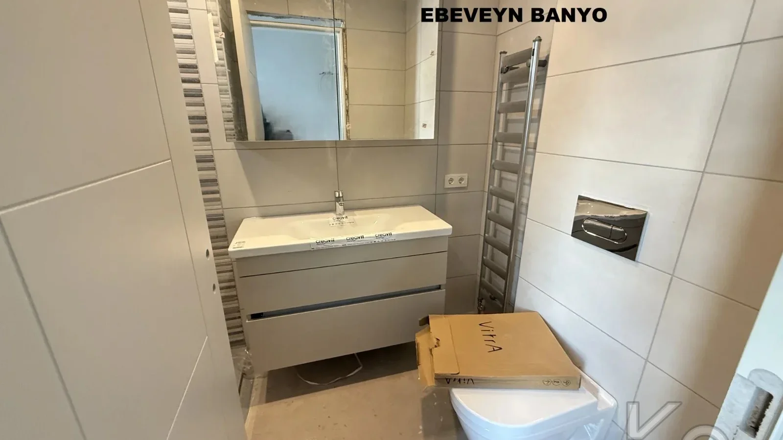 Laci̇vertcadde Feneryolu Ebeveynli̇ Balkonlu 2026 Sifir 93m² 3+1