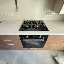 Laci̇vertcadde Feneryolu Ebeveynli̇ Balkonlu 2026 Sifir 93m² 3+1