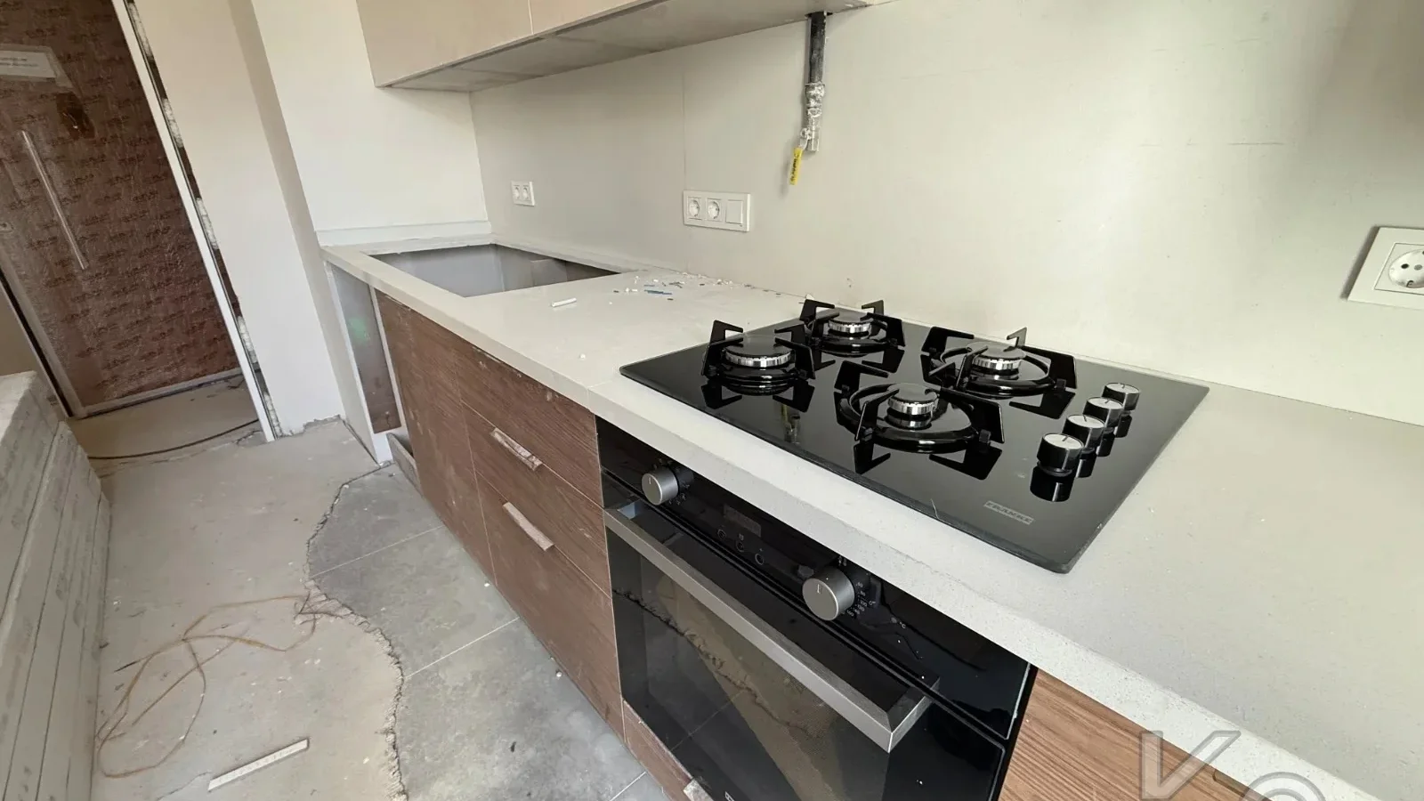 Laci̇vertcadde Feneryolu Ebeveynli̇ Balkonlu 2026 Sifir 93m² 3+1