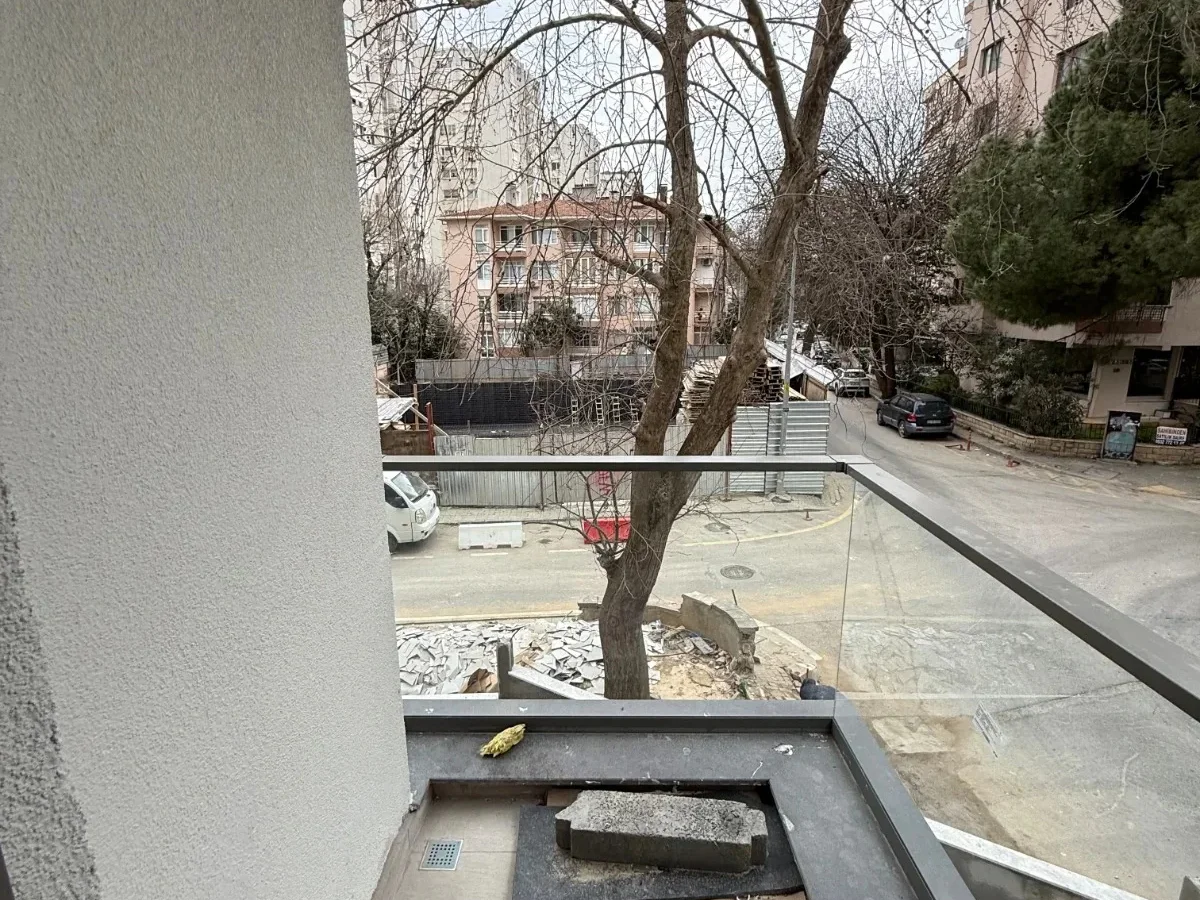 Laci̇vertcadde Feneryolu Ebeveynli̇ Balkonlu 2026 Sifir 93m² 3+1