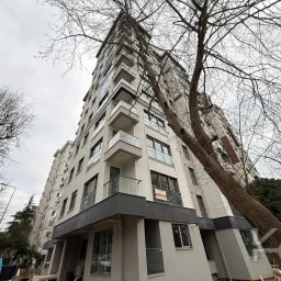 Laci̇vertcadde Feneryolu Ebeveynli̇ Balkonlu 2026 Sifir 93m² 3+1