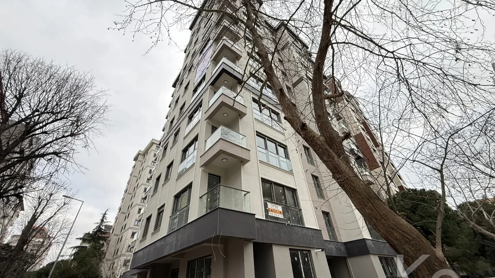 Laci̇vertcadde Feneryolu Ebeveynli̇ Balkonlu 2026 Sifir 93m² 3+1