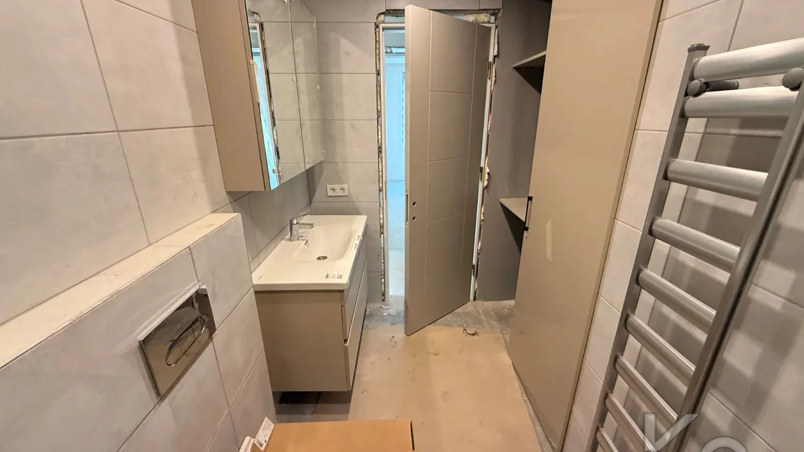 Laci̇vertcadde Feneryolu Ebeveynli̇ Balkonlu 2026 Sifir 93m² 3+1