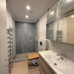 Laci̇vertcadde Feneryolu Ebeveynli̇ Balkonlu 2026 Sifir 93m² 3+1