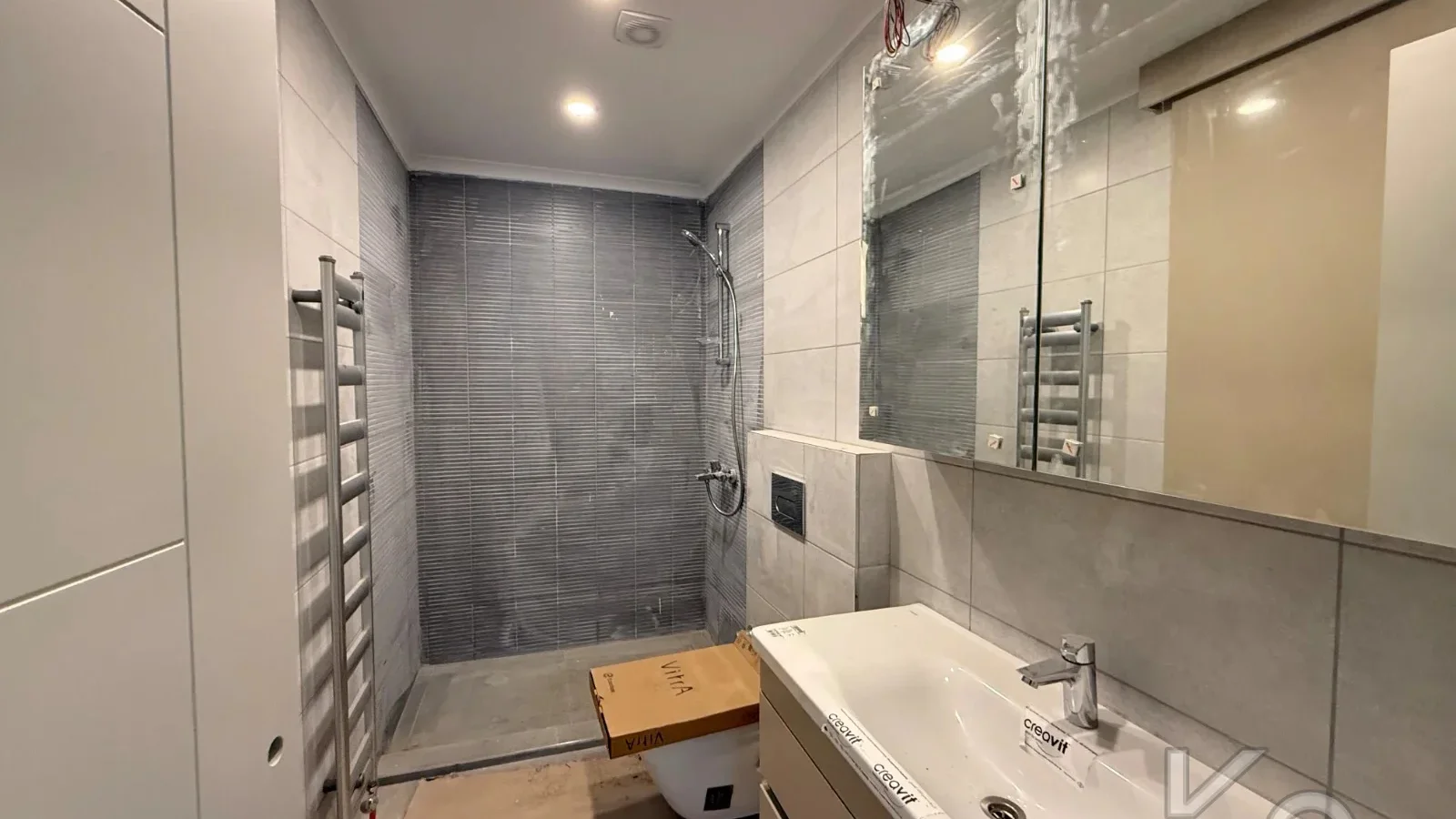 Laci̇vertcadde Feneryolu Ebeveynli̇ Balkonlu 2026 Sifir 93m² 3+1