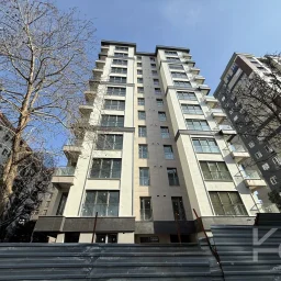 Laci̇vertcadde Feneryolu Ebeveynli̇ Balkonlu 2026 Sifir 93m² 3+1