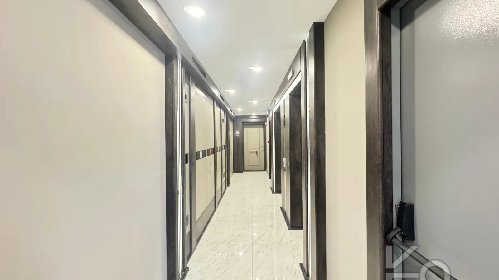 Academy Kalamiş Kapanmaz Mari̇na Manzarali Güvenli̇kli̇ Balkonlu 145m2 3+1
